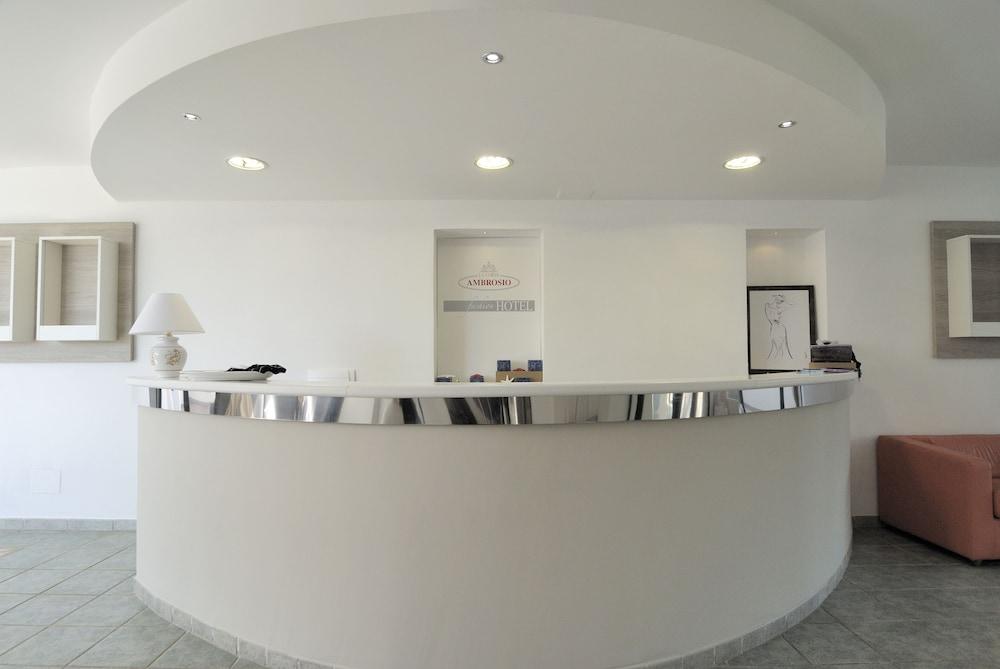 Hotel Ambrosio La Corte Olbia Exterior foto