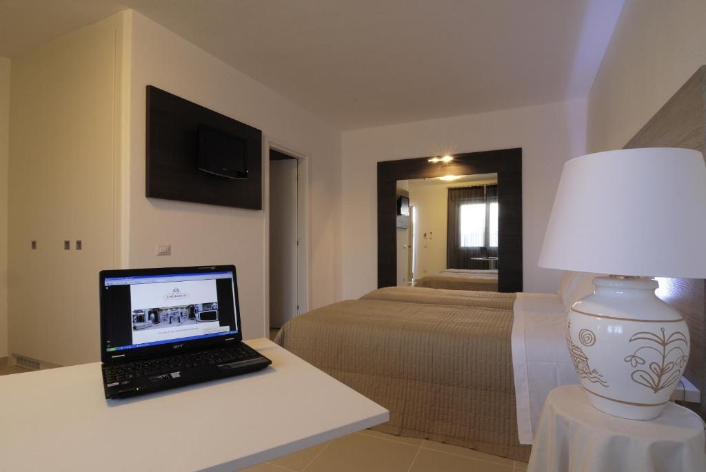 Hotel Ambrosio La Corte Olbia Exterior foto